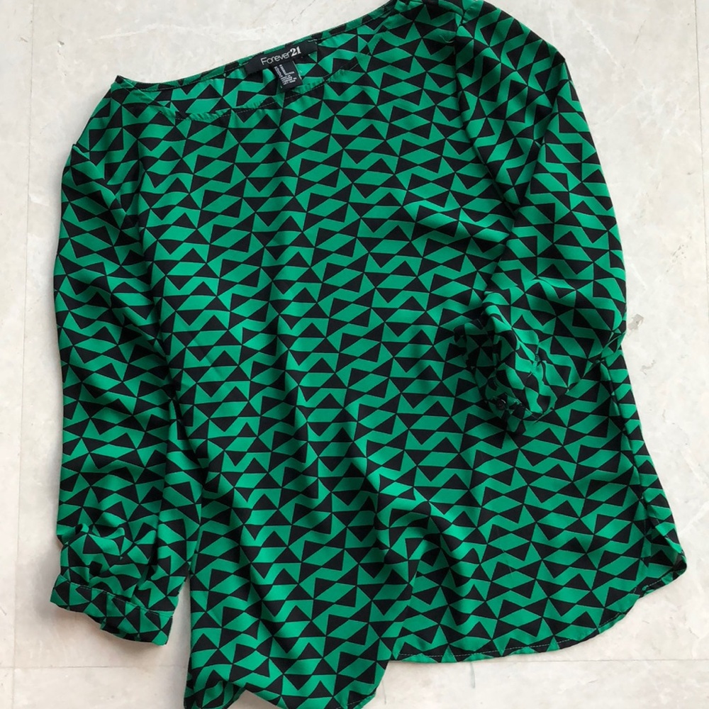 FOREVER 21🌿SIZE M Green & Black 3/4 Sleeve Blouse